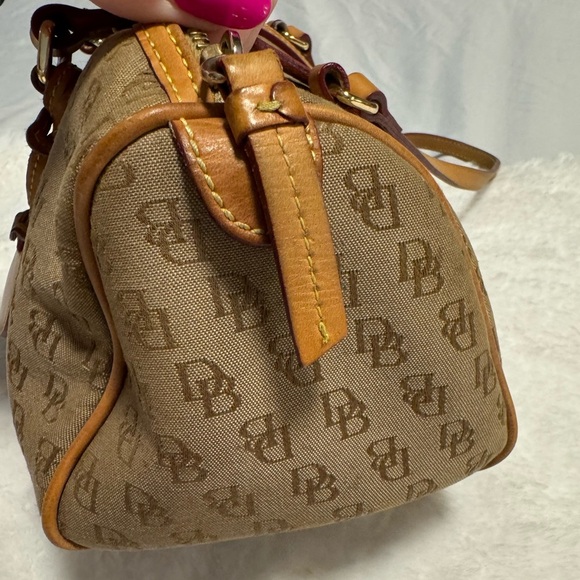 Dooney & Bourke Vintage Tan Mini Barrel Bag Purse Y2K Neutral Rare EUC Preppy - Picture 3 of 16